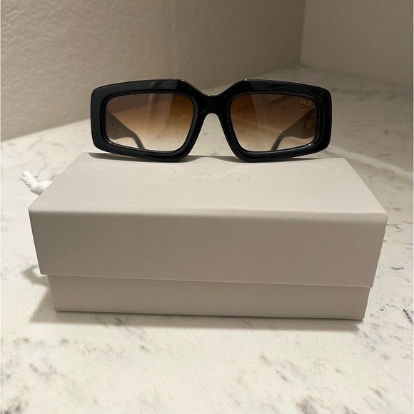 DEZI Read The Room Sunglasses - Picture 3 of 16